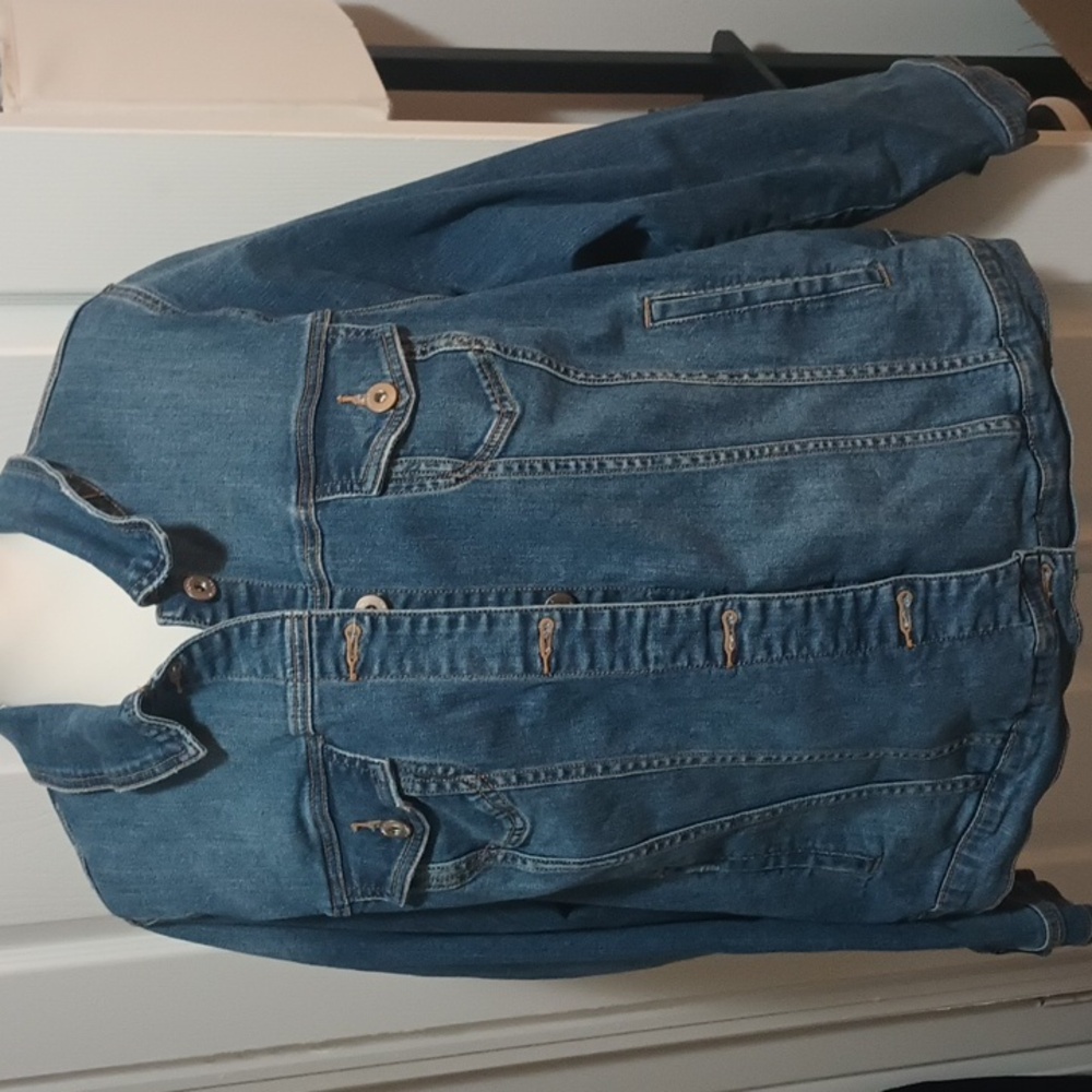 TORRID DENIM JACKET (2X)SLIGHTLY DISTRESSED EXCELLENT COND HEAVY DUTY MED WASH